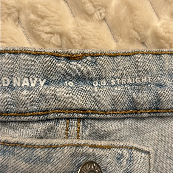 Old Navy Distressed Denim Shorts - Picture 5 of 6